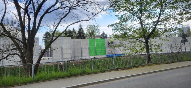 W Krakowie malują beton na zielono? „A mogli narysować drzewa, krzewy i ptaszki”