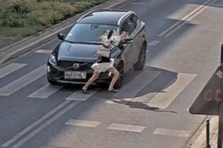  Łódź. Kobieta potrącona na przejściu. Patrzyła nie na drogę, tylko w telefon [ZDJĘCIA]