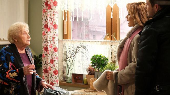 	M jak miłość odc. 1790. Marcin (Mikołaj Roznerski), Kama (Michalina Sosna), Barbara (Teresa Lipowska)