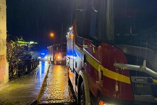 Ściana zawaliła się na drogę