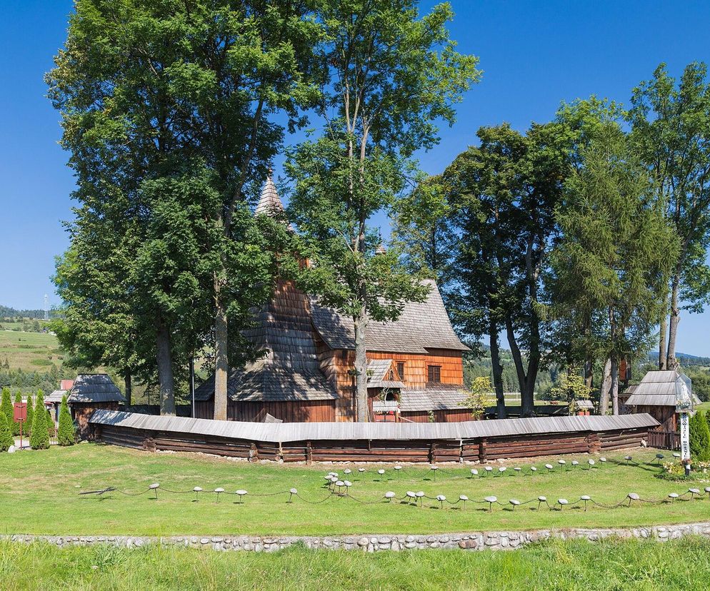 Ta małopolska wieś zachwyca wyjątkowym zabytkiem z listy UNESCO. Kiedyś należała do króla