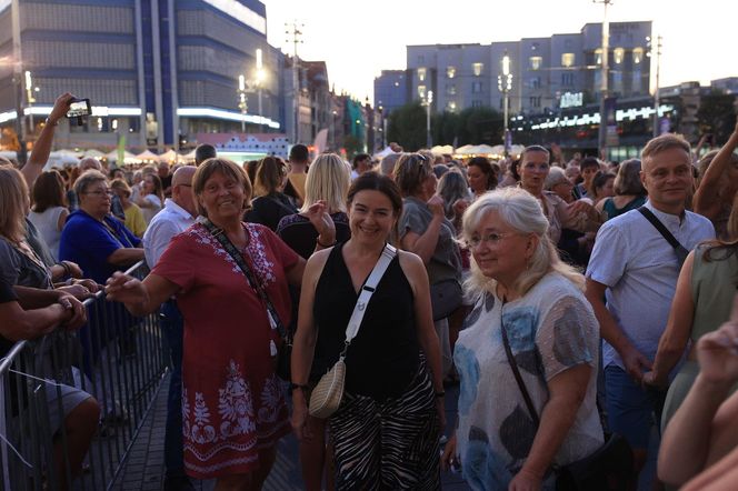 Potańcówka przed Teatrem Śląskim w Katowicach (09.08)