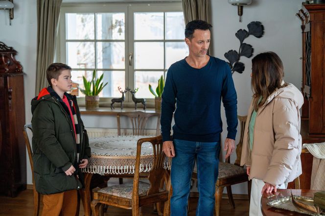 Barwy szczęścia odc. 3183. Kasia (Katarzyna Glinka), Mariusz (Rafał Cieszyński), Ksawery (Bartosz Gruchot)