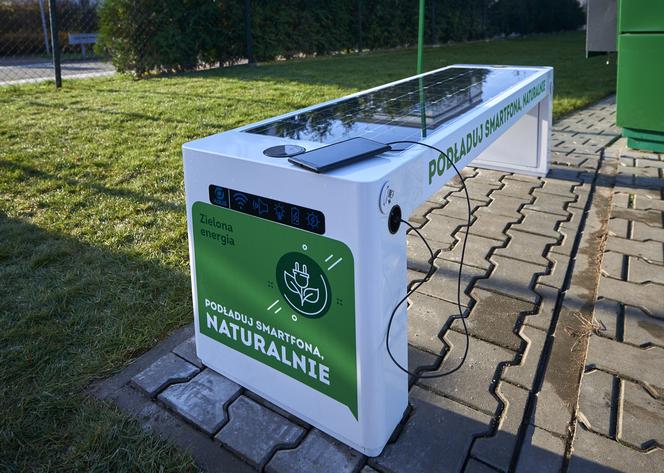 Zielona energia - ławka solarna
