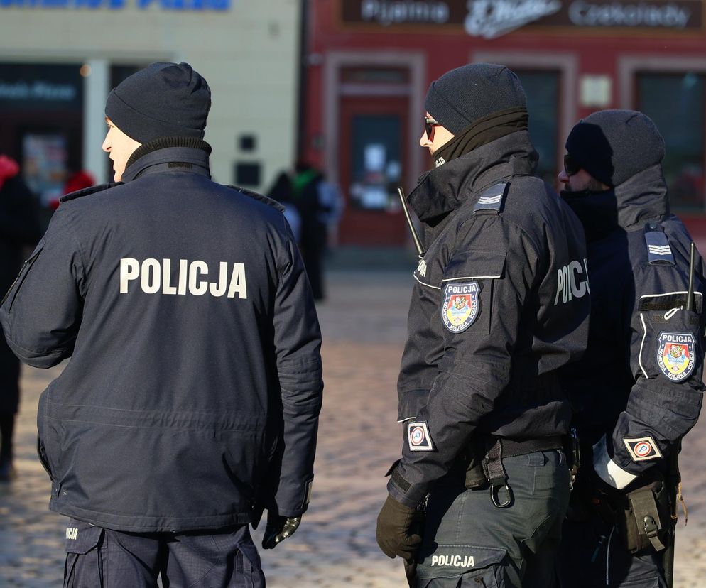 Rodzice pogryźli policjantów. Pijani opiekowali się 3 swoich dzieci