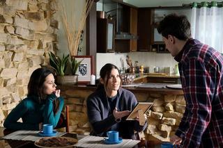 	M jak miłość odc. 1787. Justyna (Magdalena Wieczorek), Kasia (Paulina Lasota), Krzysiek (Adrian Brząkała)