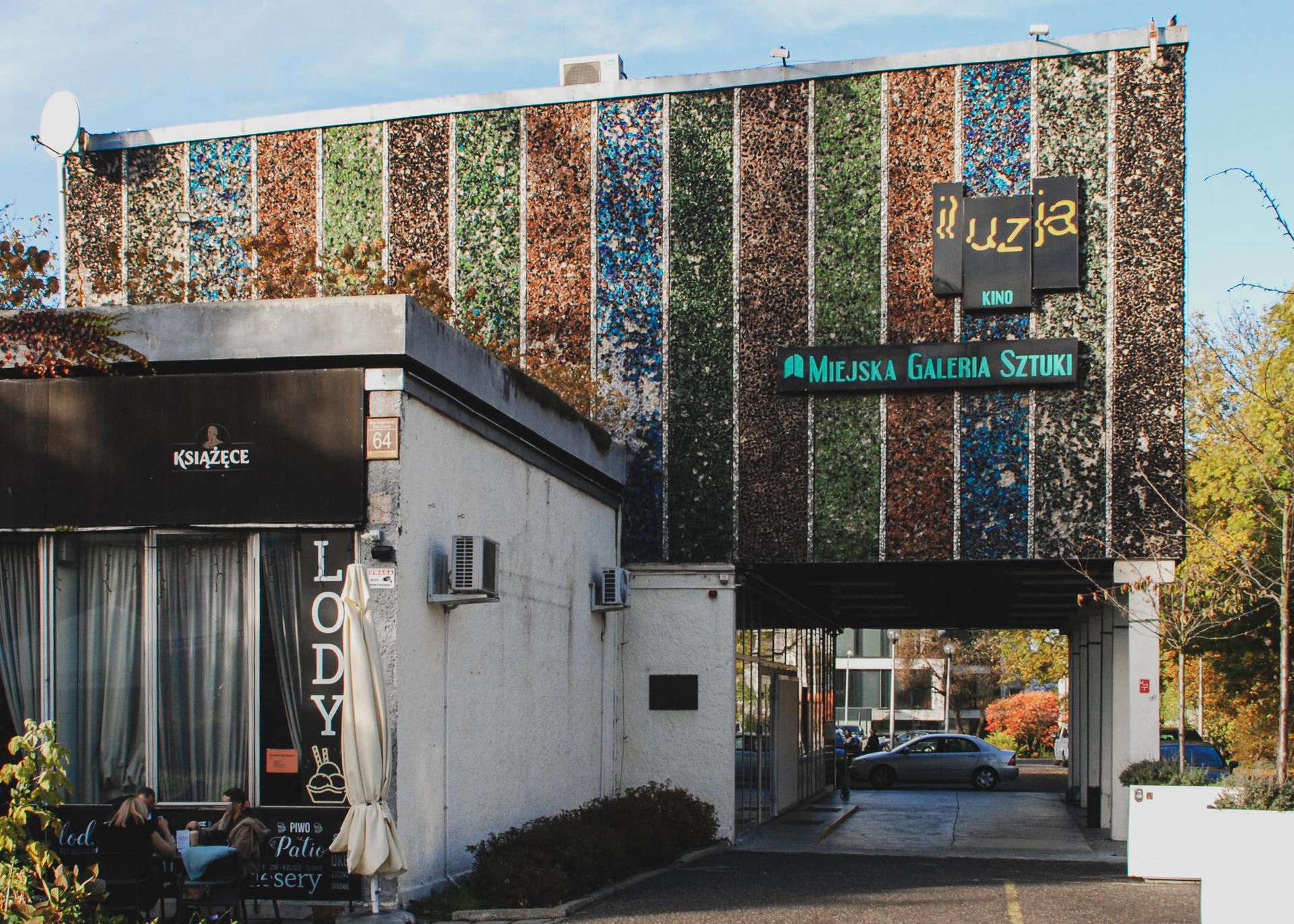 Miejska Galeria Sztuki w Częstochowie - zdjęcia. Budynek z PRL-u grał w serialu Rojst