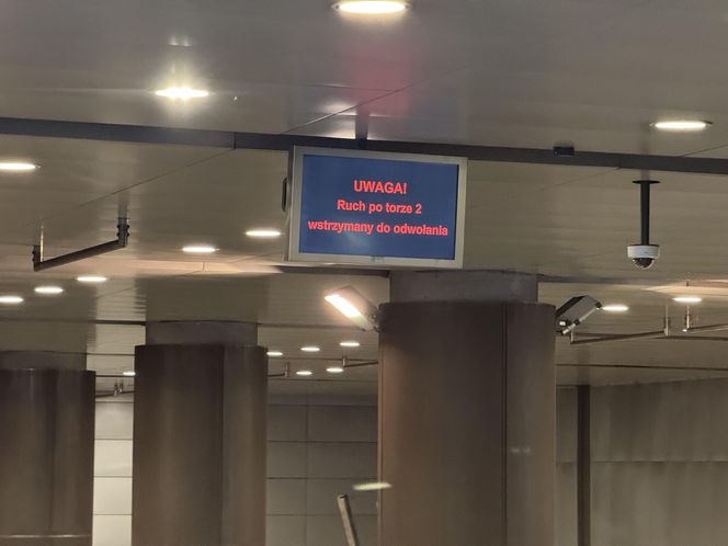 Metro znowu nie działa. Długi odcinek linii M1 wyłączony z ruchu