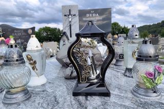 okazały grób Tadeusza D. Na cmentarzu w Kamienicy 