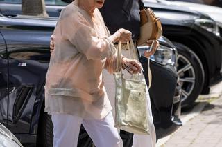 Krystyna Loska i Grażyna Torbicka na spacerze