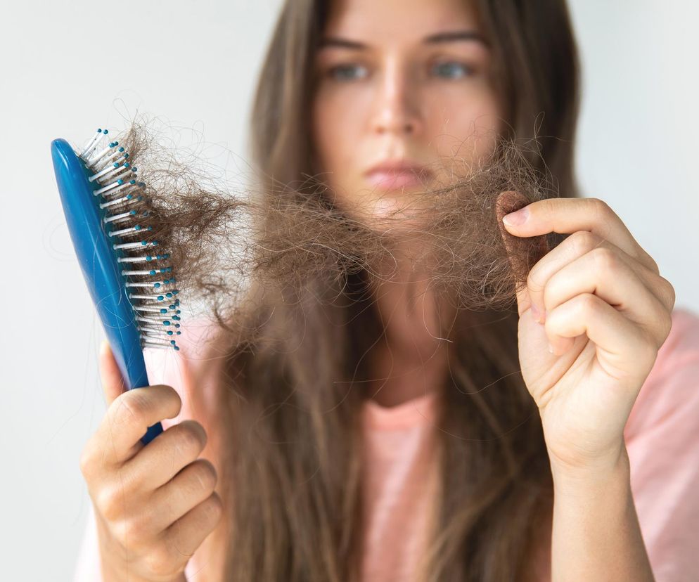 Z tymi problemami walczy większość społeczeństwa. Skutki odbijają się na włosach