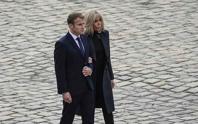 Emmanuel Macron i jego żona o krok od wpadki! "Wyglądali jak turyści"