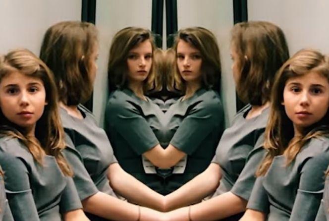 Ile dziewczynek jest na zdjęciu? Rozwiązanie tej zagadki nie jest takie proste