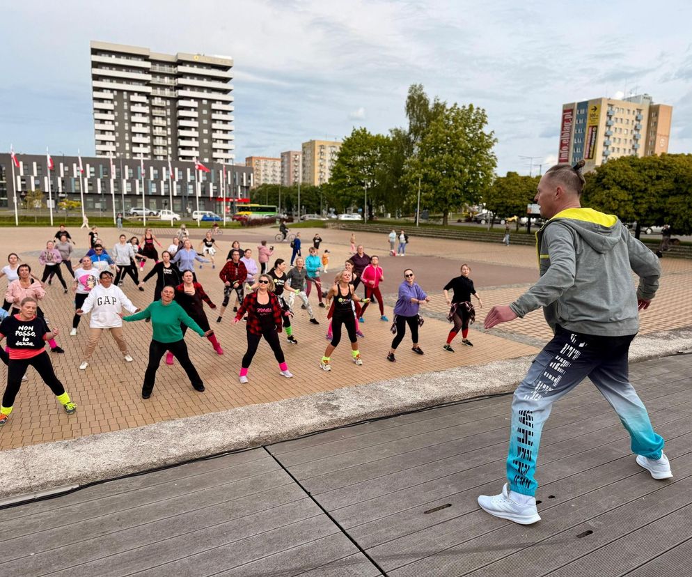 Wkacje z Mosirem. Tym razem Zumba na Placu Jagiellończyka