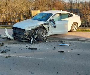 Czołowe zderzenie na ulicy Kościelnej w Starachowicach