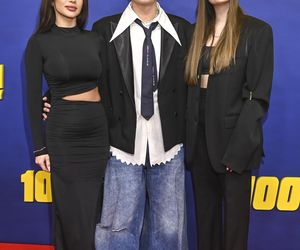 Bart Pniewski z córką i ukochaną na celebryckiej imprezie. Światowo?