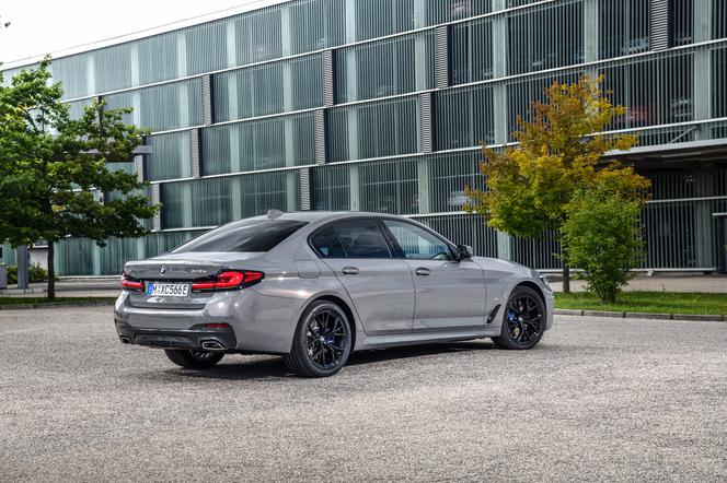 (2021) BMW 545e xDrive PHEV