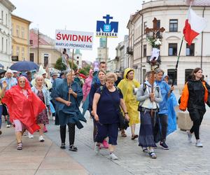 Lubelska Piesza Pielgrzymka na Jasną Górę 2024. Pątnikom deszcz niestraszny!