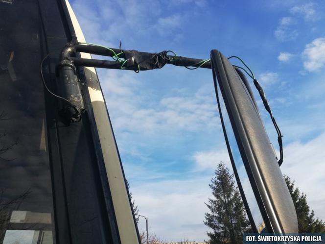 Trumna na kółkach, a w środku dzieci! Szkolny autobus ROZPADAŁ SIĘ w trakcie jazdy!