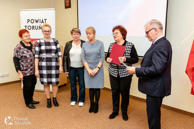 „Niech połączy nas hymn” - piękna, kolorowa premiera w siedzibie Starostwa Powiatowego