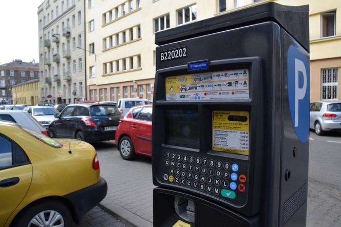 Strefa Płatnego Parkowania w Warszawie. Posypały się kary, kierowcy mocno dostali po kieszeniach