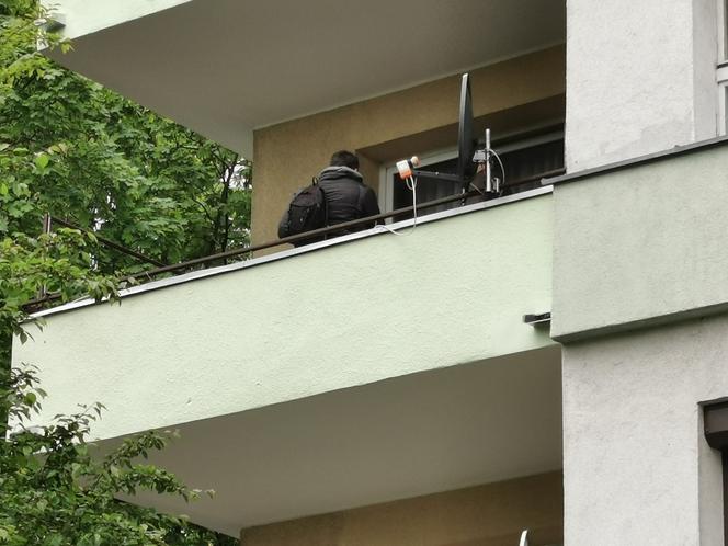 Dziewczynka wypadła z balkonu we Włocławku. Ojciec miał 1,7 promila