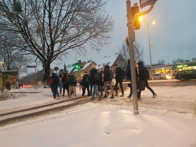 Atak zimy w warmińsko-mazurskim. Od rana doszło do kilku groźnych wypadków [ZDJĘCIA]