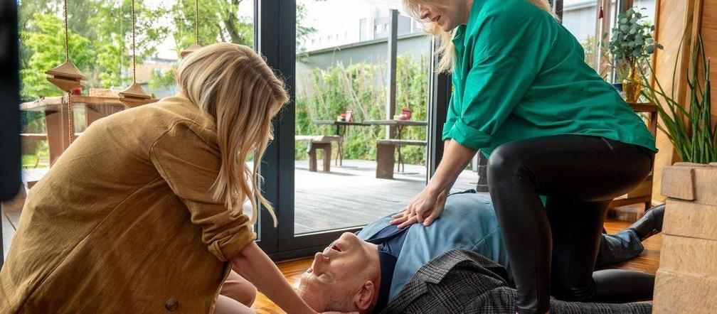 Barwy szczęścia, docinek 2936: Dominika i Renata zabiją szefa? Po podpisaniu nowej umowy padnie trupem! - ZDJĘCIA 