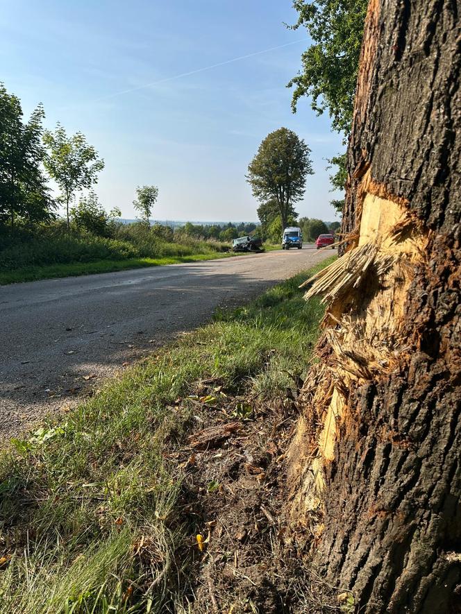 Poważny wypadek w Warmińsko-Mazurskiem. Dwie osoby ranne