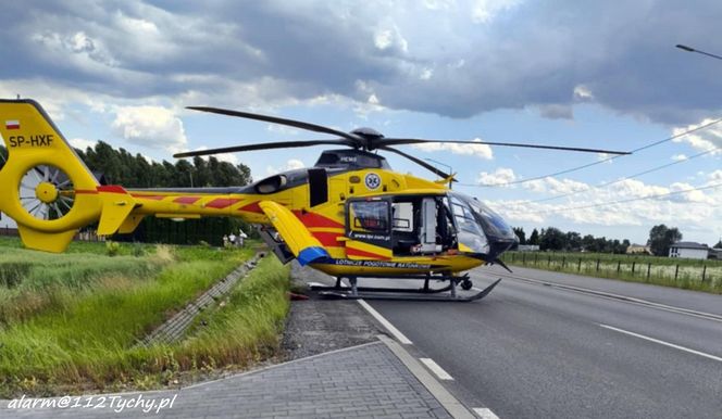 Wypadek w Chełmie Śląskim. Kierowca wjechał pod ciężarówkę