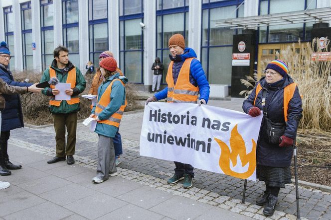 Kilkudziesięciu aktywistów stanie przed sądem. Ostatnie Pokolenie szykuje się na procesy za blokady warszawskich ulic