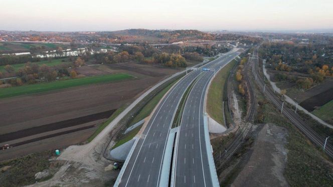 Tak na najnowszych zdjęciach prezentuje się północna obwodnica Krakowa S52