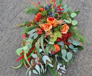 Chryzantemy wciąż drogie? Ekspert od kwiatów wyjaśnia, dlaczego ceny rosną i jak udekorować grób bez przepłacania