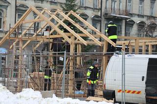 Trwa montaż szopki bożonarodzeniowej „pod Pedetem” w Lublinie