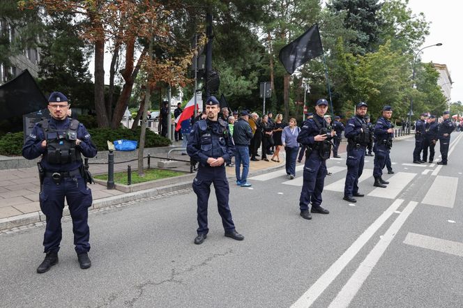 Policja przed Sejmem 6.08.2025