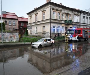 Potężne burze nad Podkarpaciem. Grad, wicher i potoki deszczu, jak w środku lata!