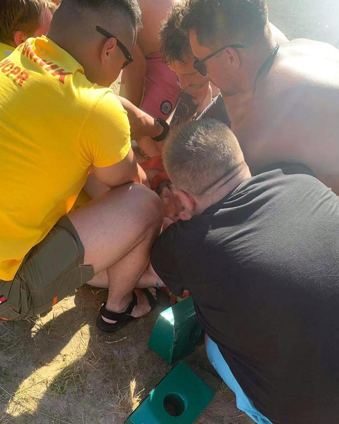 50-latek skoczył z mola i zaczął się topić! Ratownicy uratowali go w ostatniej chwili 