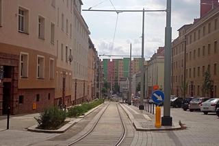 Wysyp ławek na ulicy Boguchwaly