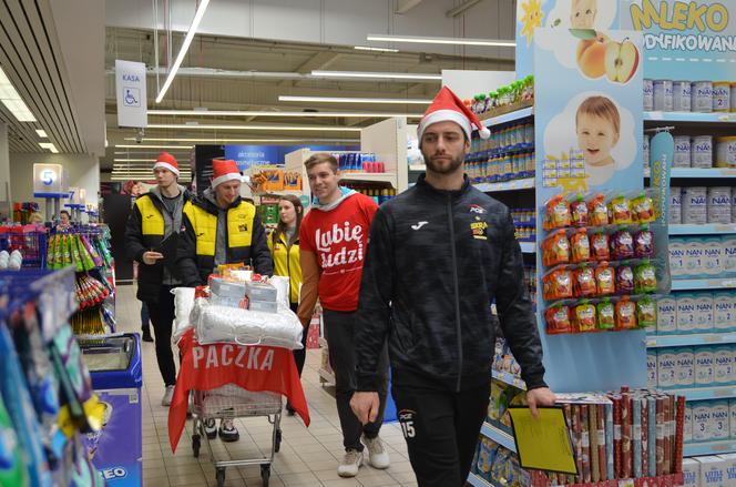 Siatkarscy mistrzowie świata ruszyli na niecodzienne zakupy! Zobacz CO WRZUCILI do koszyka 