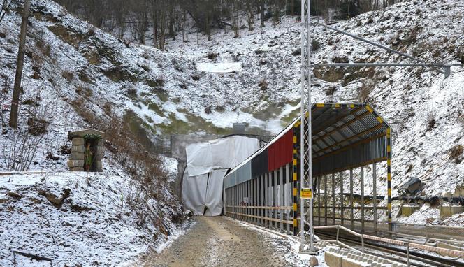 Poszerzają tunel kolejowy Wrocław Jelenia Góra