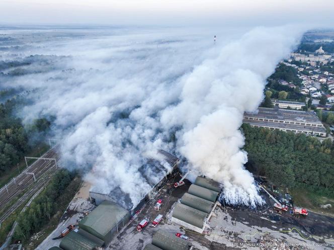 Ogromny pożar w Koniecpolu. Dogaszanie może potrwać kilka godzin