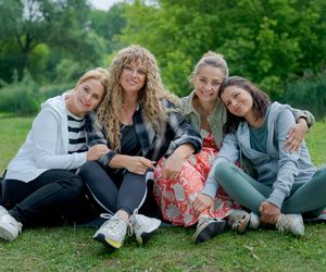 Przyjaciółki 25 sezon. Anka (Magdalena Stużyńska-Brauer), Inga (Małgorzata Socha), Patrycja (Joanna Liszowska), Dorotka (Agnieszka Sienkiewicz-Gauer)