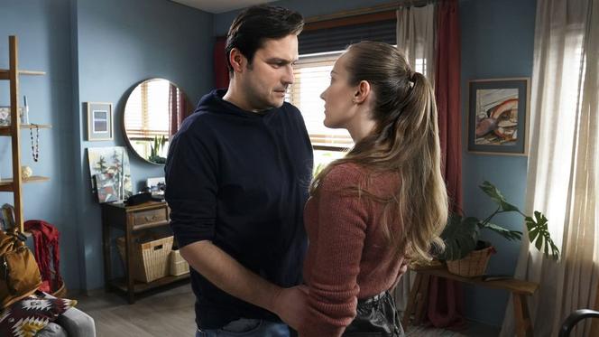 Barwy szczęścia, odc. 2452: Damian (Michał Lesień-Głowacki), Renata (Anna Mrozowska)
