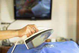 Jak usunąć ślady po żelazku? 