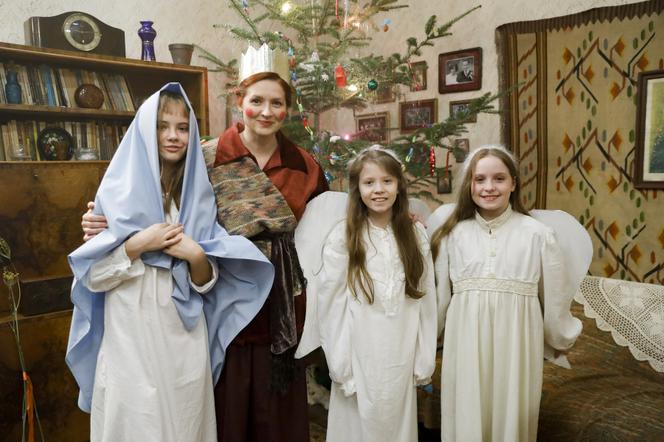 Stulecie Winnych 4: Julia (Nadia Głazińska), Ula (Sabina Bendarz), Ania (Urszula Grabowska), Małgosia (Zofia Stafiej)