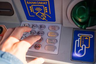 Lubelskie: Nakładki na bankomatach KRADŁY PIENIĄDZE! Ludzie tracili TYSIĄCE ZŁOTYCH