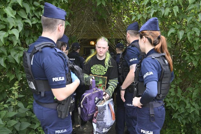 Policja na Osiedlu Przyjaźń w Warszawie 