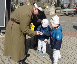 Kwestowali na rzecz zabytków. Zbiórka odbyła się na radomskim cmentarzu 