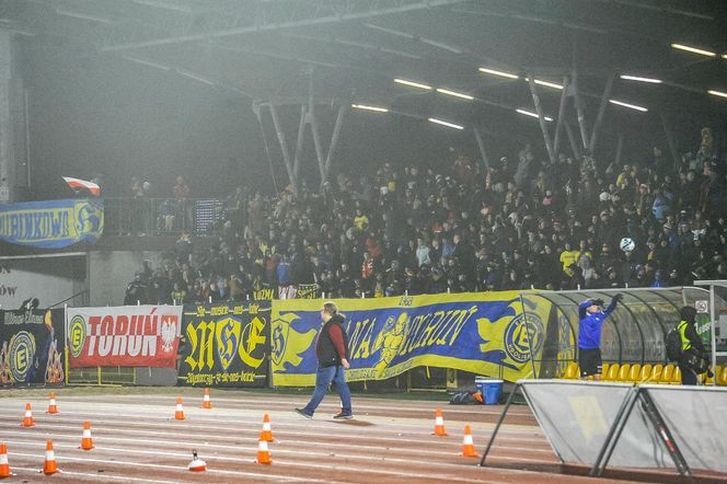 Elana Toruń - Zawisza Bydgoszcz 1:1, zdjęcia kibiców, opraw i piłkarzy ze Stadionu Miejskiego im. Grzegorza Duneckiego