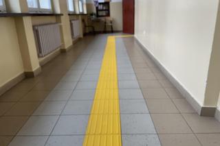 Udogodnienia dla niepełnosprawnych w Zespole Szkół Elektryczno - Mechanicznych w Nowym Sączu